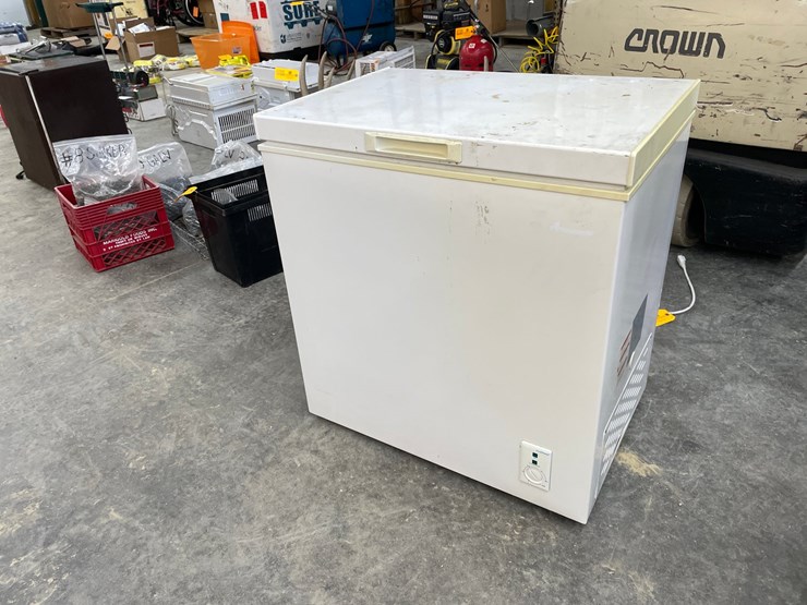 #6720-•-amana-chest-freezer-image-1