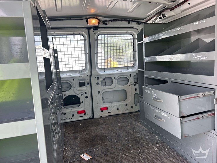 2011-ford-cargo-image-21