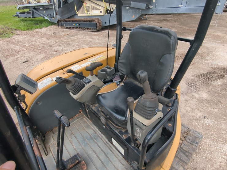2015-caterpillar-305.5e2-image-18