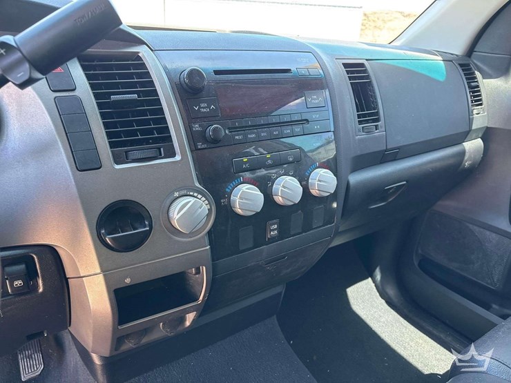 2013-toyota-tundra-image-16