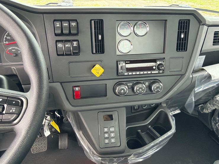 2026-kenworth-t280-image-31