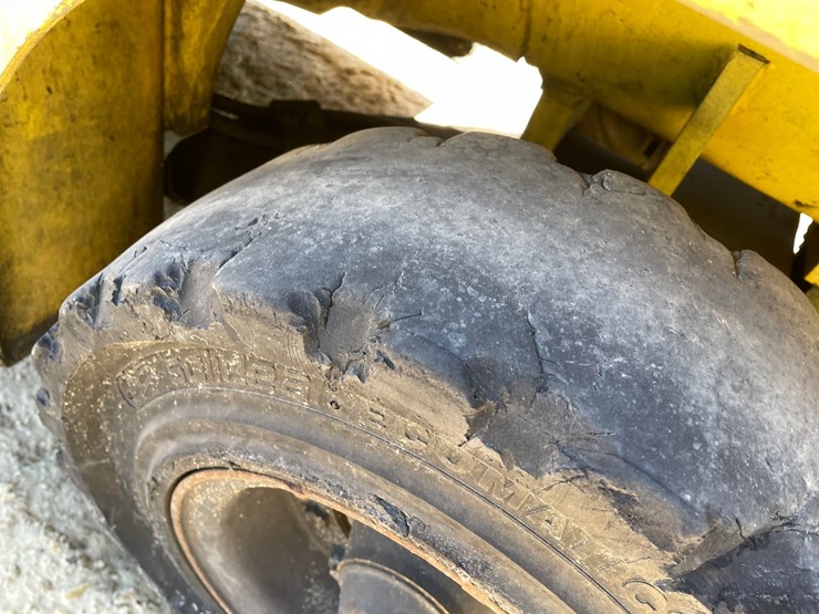 #308-•-komatsu-6,000-lbs,-propane-forklift-(non-moving)-image-56