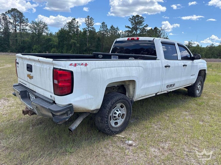 2015-chevrolet-silverado-2500hd-image-3