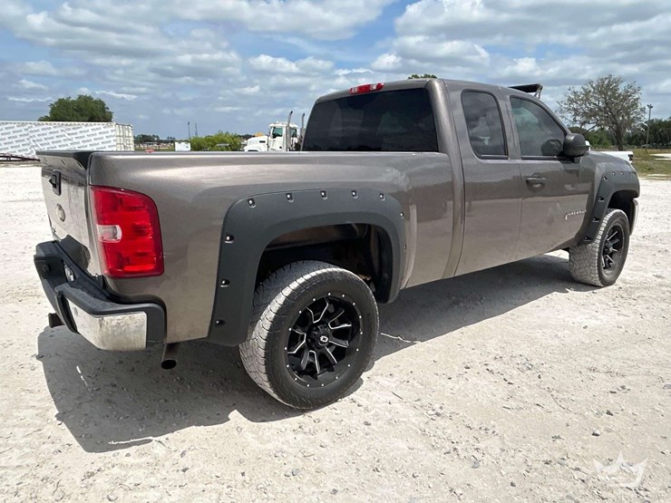 2013-chevrolet-silverado-1500-image-3
