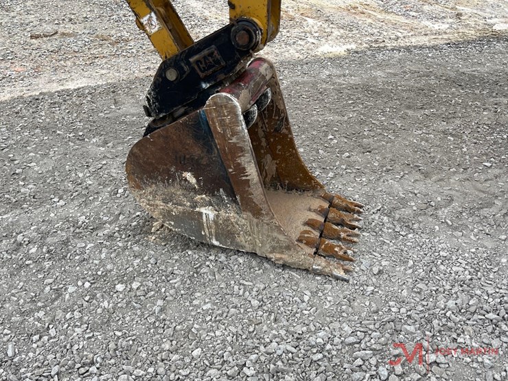 2020-caterpillar-416f2-image-13