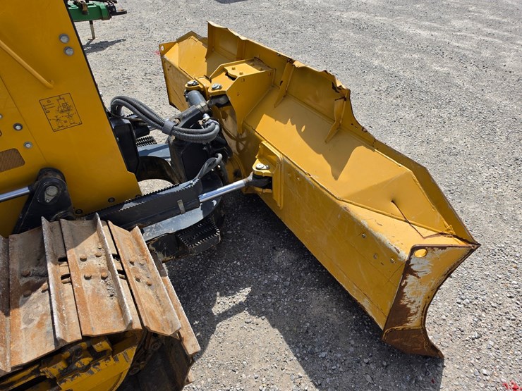 2023-deere-450-lgp-image-22