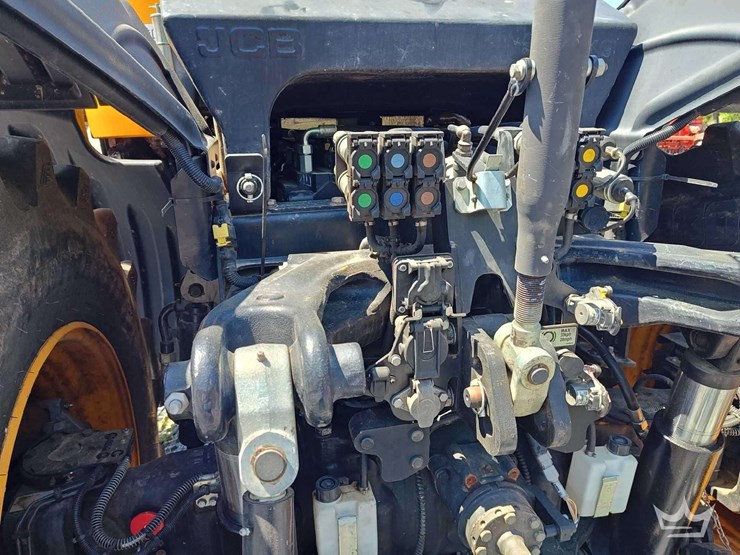 2022-jcb-fastrac-4220-image-8