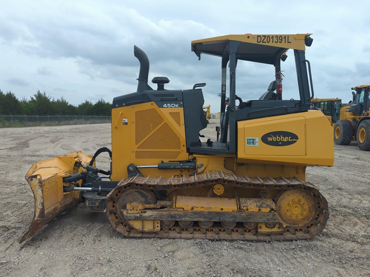 2022-deere-450-lt-image-1