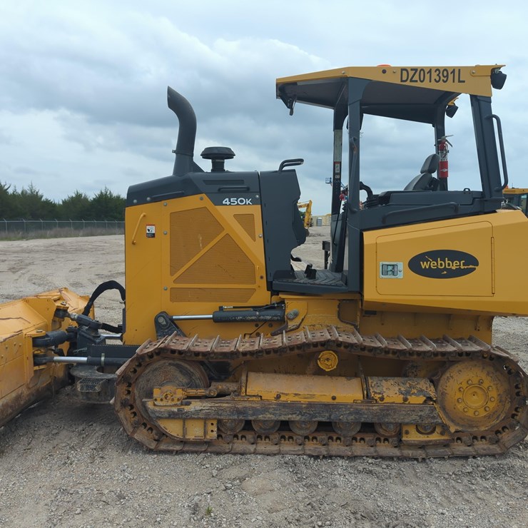 2022 DEERE 450 LT