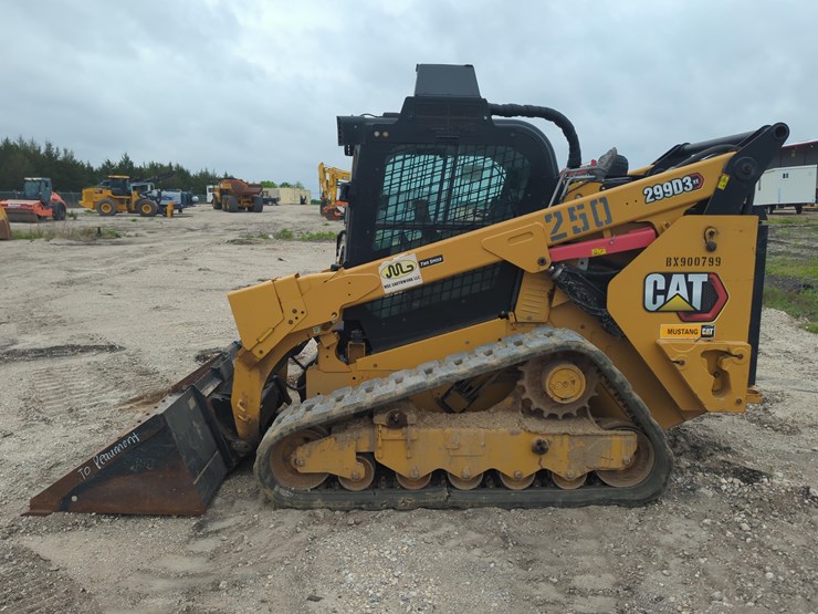 2020-caterpillar-299d3-image-1