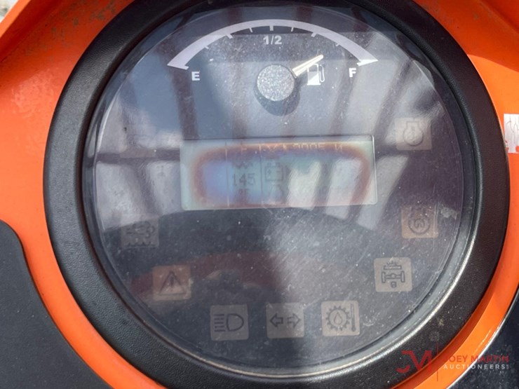 2016-jlg-8042-image-10