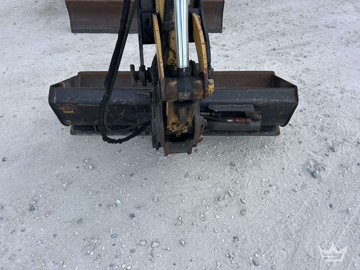 2013-caterpillar-305.5e-image-18