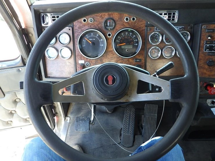 1999-kenworth-t800-image-57