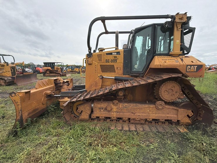 2019-caterpillar-d6n-lgp-image-1