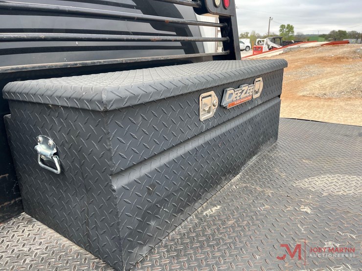 2014-ram-5500-heavy-duty-flat-bed-truck-image-10
