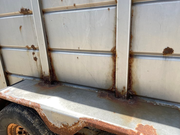#2010-•-2004-corn-pro-16'-tandem-axle-livestock-trailer-(has-wi-title)-image-36