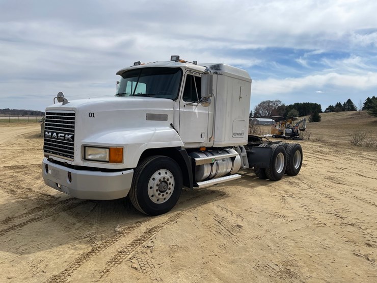#102-•-1997-mack-ch600-semi-(has-wi-title)-image-1