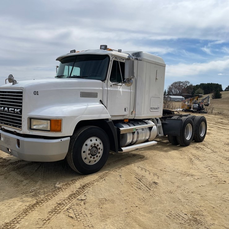 #102 • 1997 Mack CH600 Semi (Has WI Title)