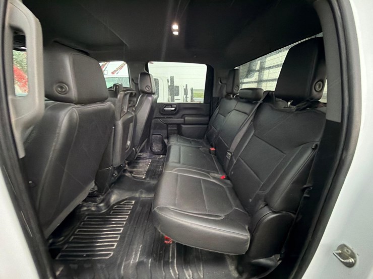 2020-chevrolet-3500-image-14