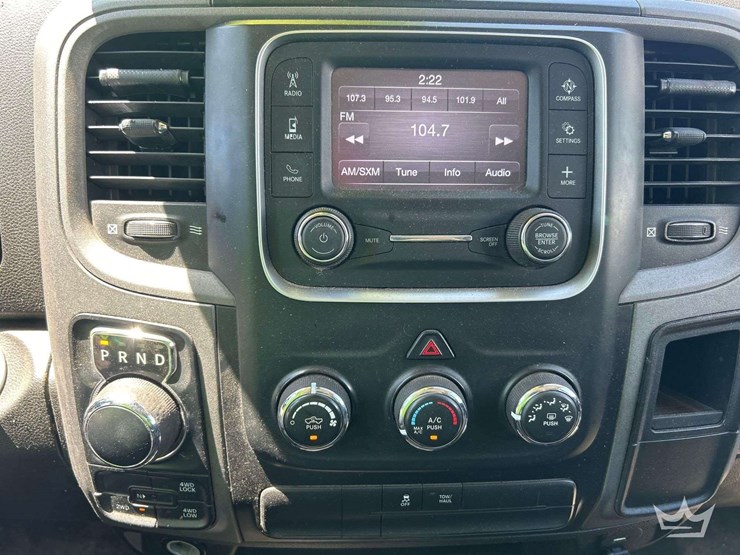 2021-ram-1500-classic-image-16