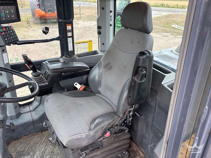 2019-deere-544l-image-31