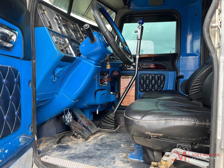 2019-peterbilt-389-image-13