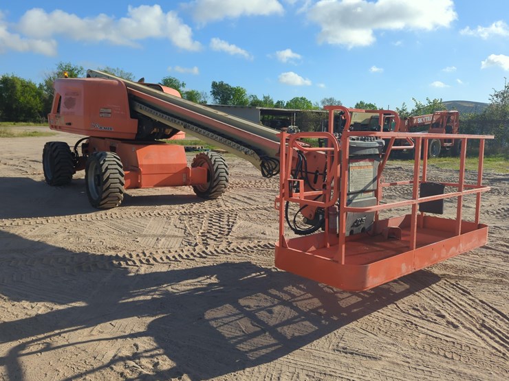 2018-jlg-600s-image-3