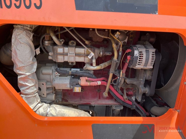 2016-jlg-8042-image-7