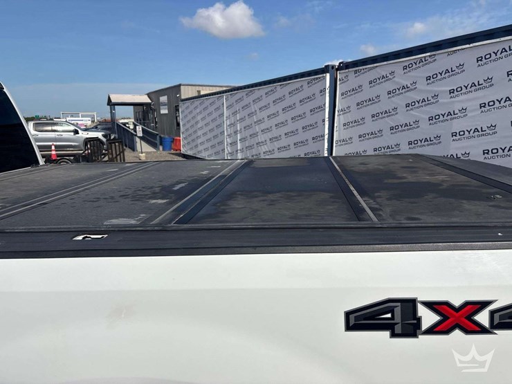2022-ford-f250-image-13