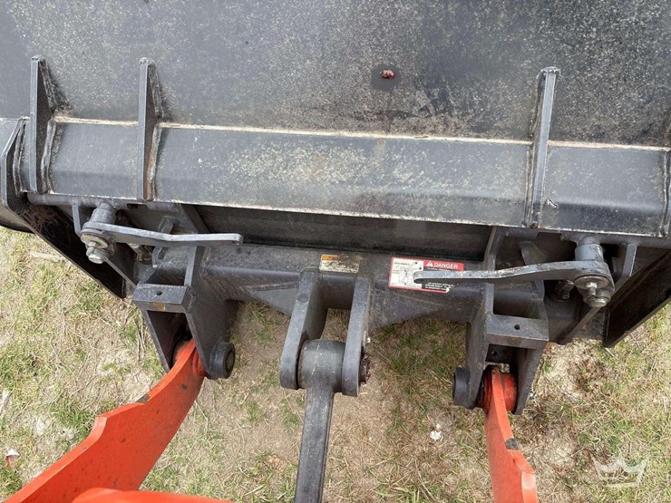 2023-kubota-r430-image-10
