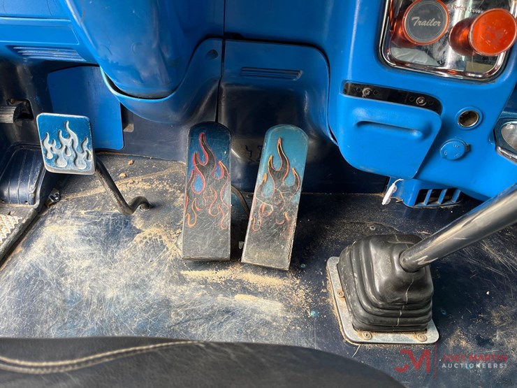 2019-peterbilt-389-image-24