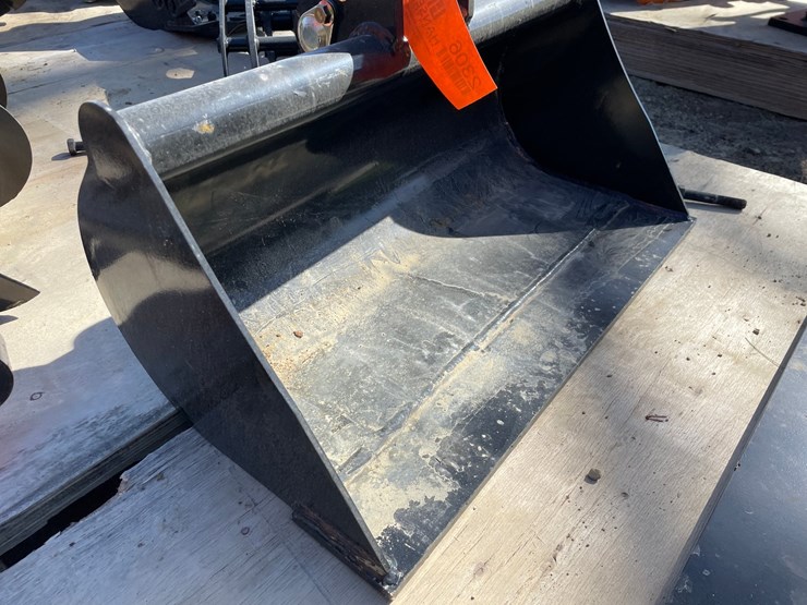 #2306-•-new-mini-24"-bucket-attachment-image-2