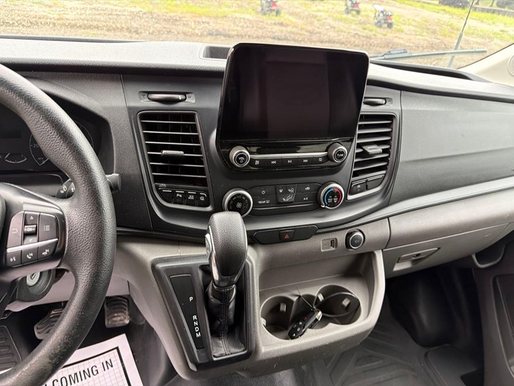 2021-ford-e350-image-19