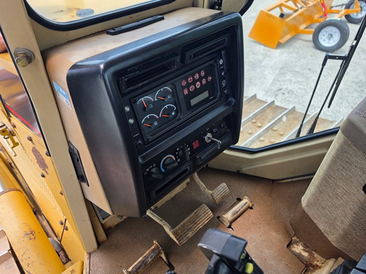 2002-caterpillar-d6m-lgp-image-12