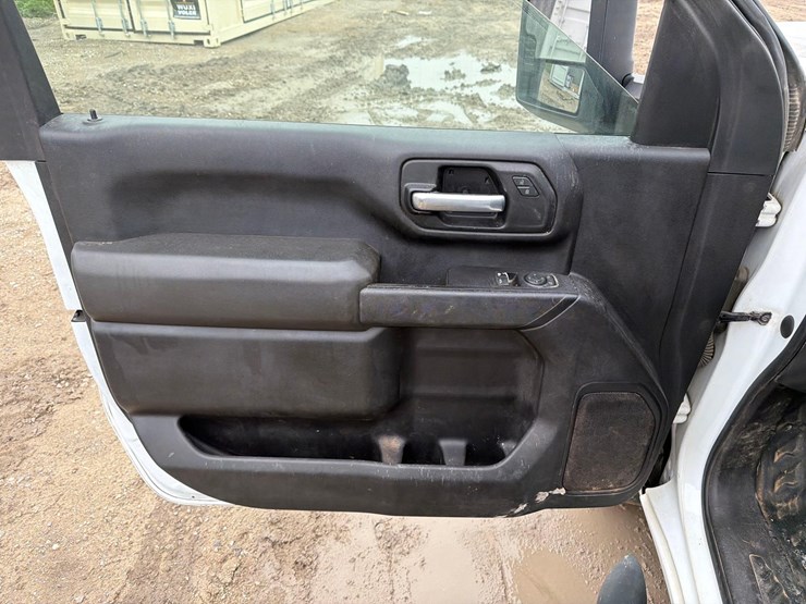 2021-chevrolet-3500hd-image-22