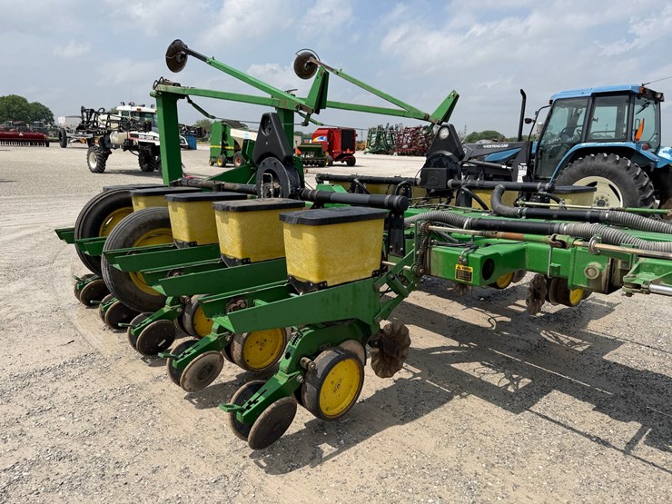 john-deere-7200-image-12