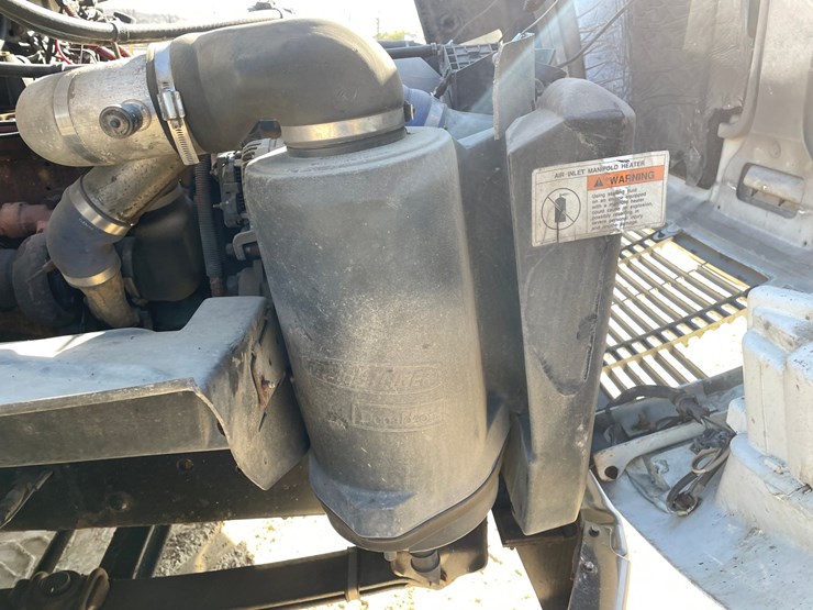 2003-freightliner-fl70-image-129