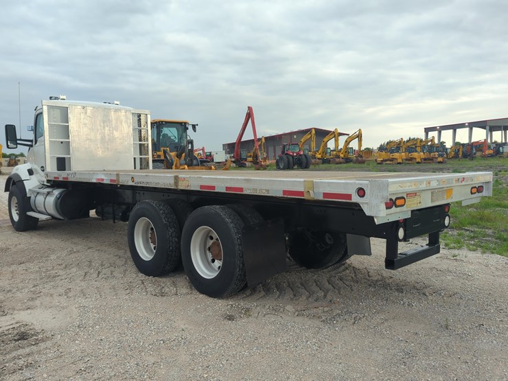 2016-kenworth-t880-image-21