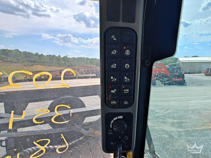 2023-jcb-3ts-8t-image-25