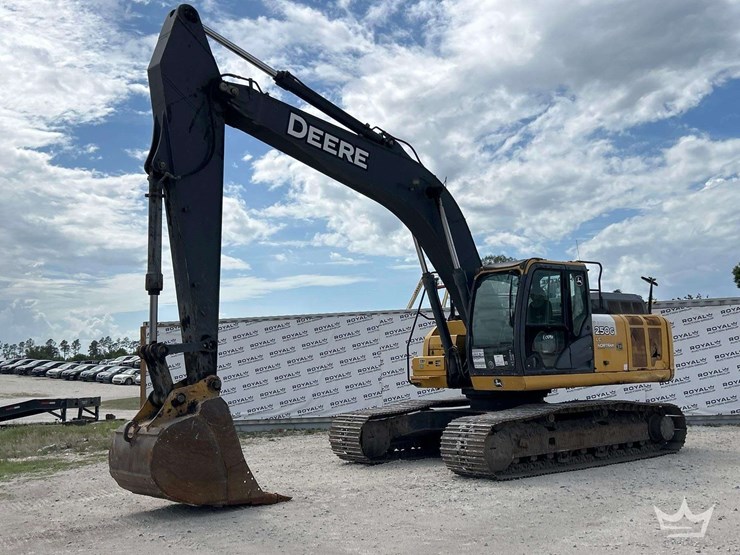 2016-deere-250g-lc-image-43