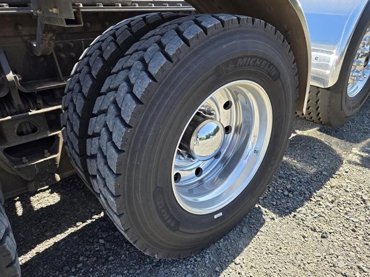 2026-kenworth-t800-image-59