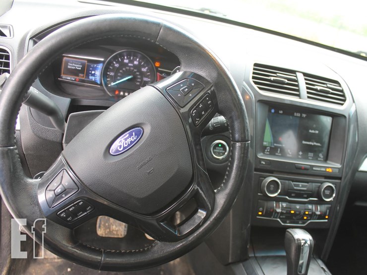 2017-ford-explorer-image-16