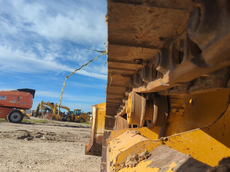 2022-deere-450-lt-image-11