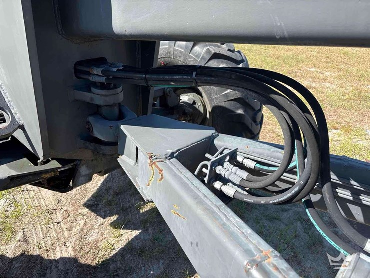 1986-deere-570a-image-22