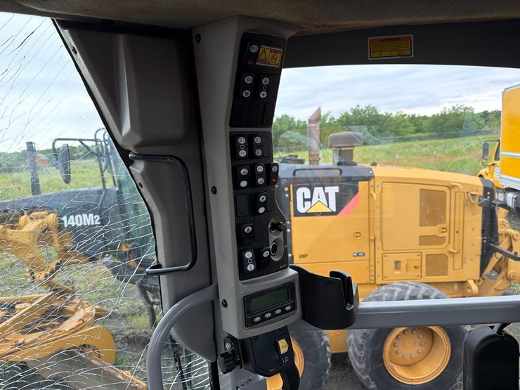 caterpillar-140m2-image-25