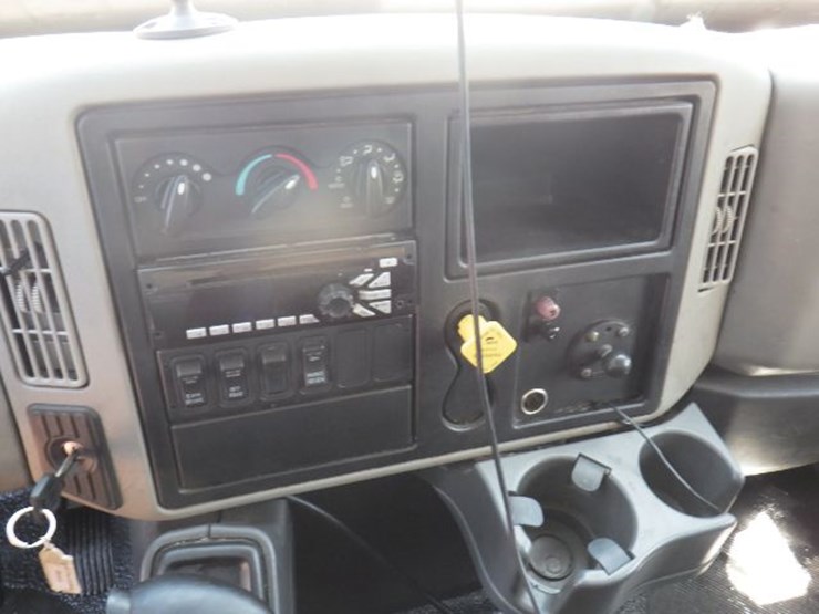 2017-international-durastar-4300-image-16