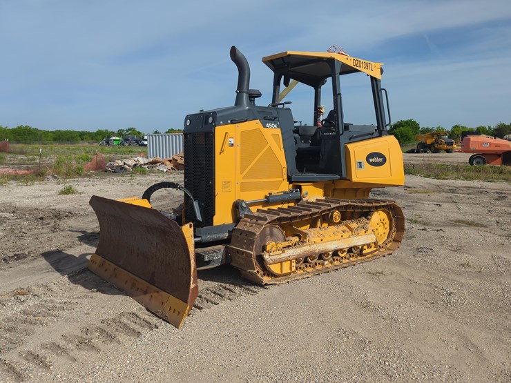2022-deere-450-lt-image-2