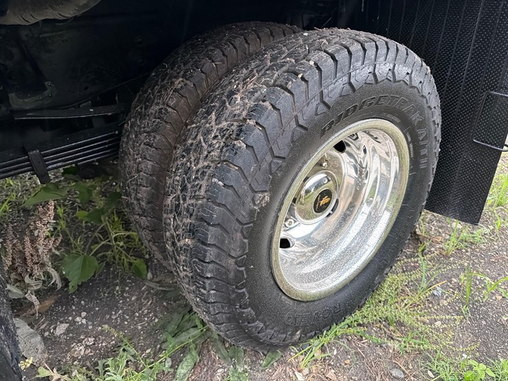 2020-chevrolet-3500-image-9