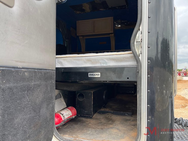 2019-peterbilt-389-image-7