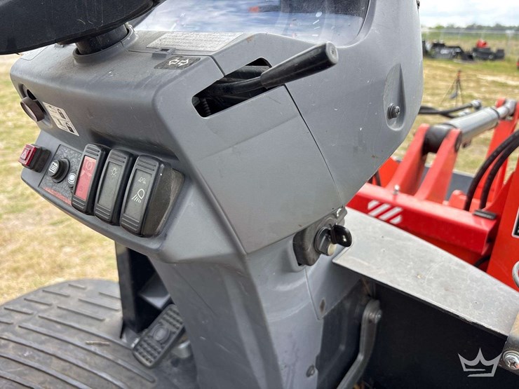 2023-kubota-r430-image-30